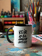Taza "Reír es la única salida" tipográfico