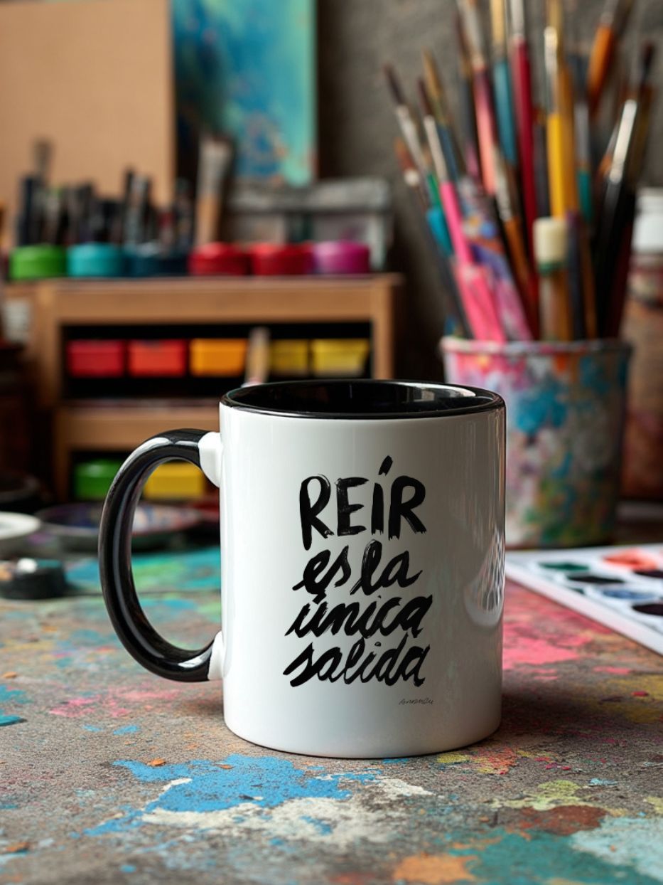 Taza "Reír es la única salida" tipográfico