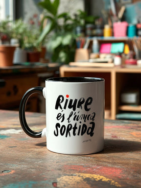 Tassa "Riure és l'única sortida" tipogràfic